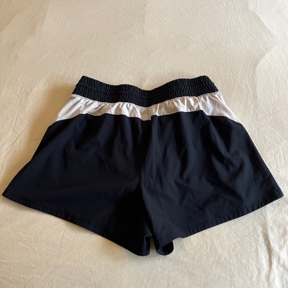 Layer 8 shorts. Size Large. - Picture 2 of 3